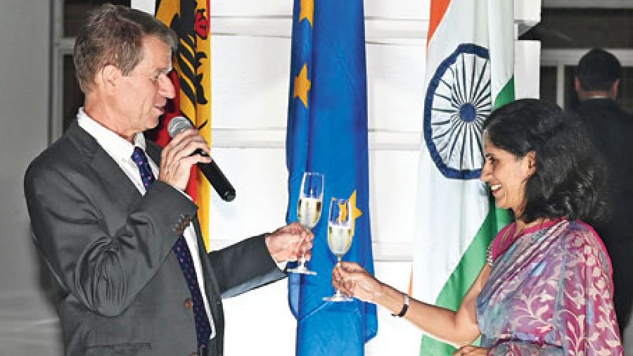 Manfred Auster, German consul general, raises a toast with the chief guest Vandana Yadav, secretary, industry, commerce and enterprises department and managing director, West Bengal Industrial Development Corporation. 