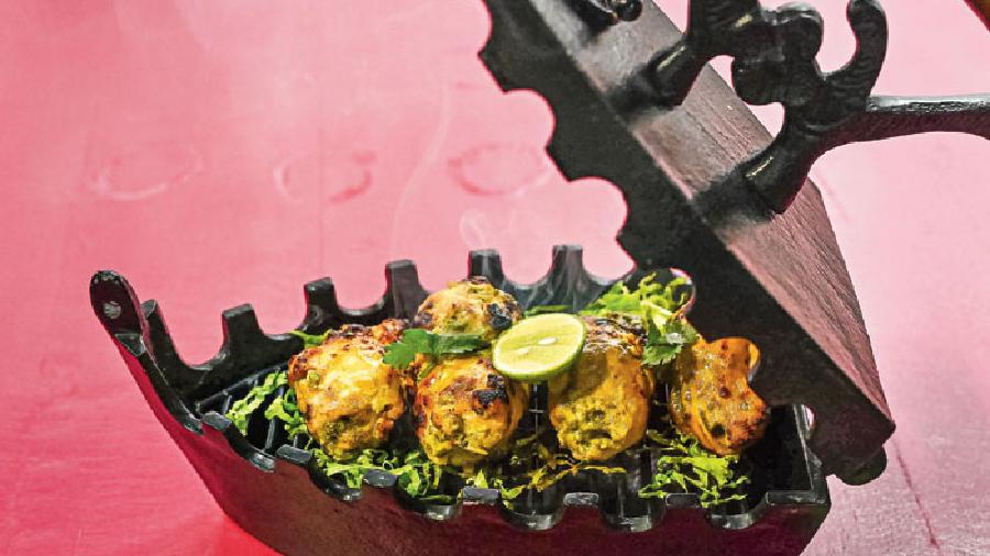 Murgh Rozali Kebab: This mouth-watering kebab is prepared with chicken stuffed with spinach and cheese, marinated with hung curd and spices, and cooked to perfection in a tandoor.
