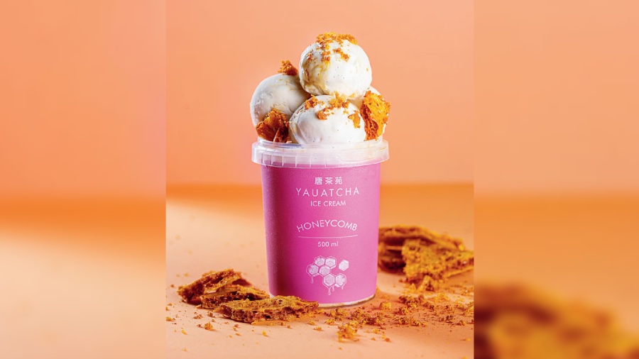 With the classic vanilla base and golden caramelized honeycomb in every bite, the Honeycomb ice cream will take your breath away.