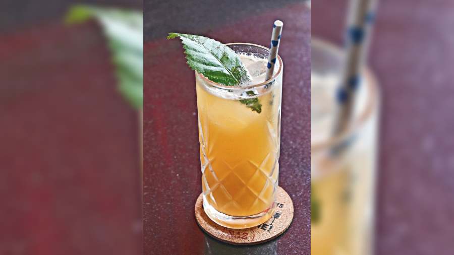 Ginger Ninja: Japanese whisky, yuzu puree, apple juice topped with ginger ale come together in this drink. The yuzu has a very powerful citrusy aroma. The triangular lemon leaf represents the ninja clan shape.