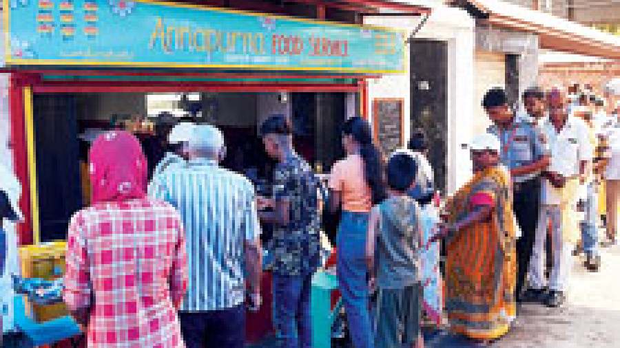 Long queue wait for quality food free of cost