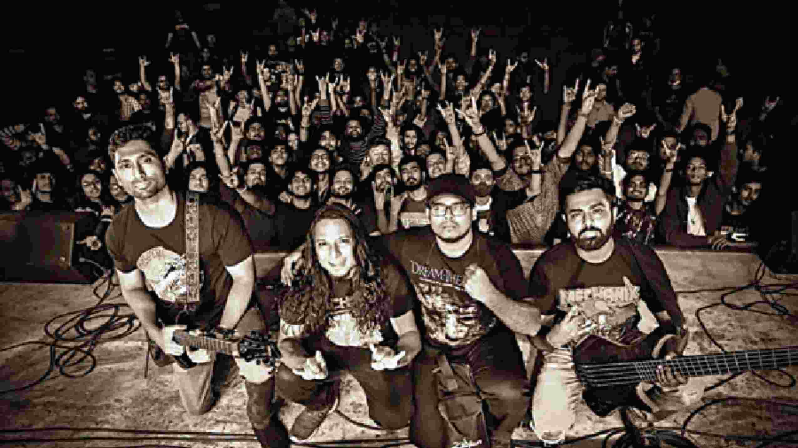 This was a comeback gig  for Mechanix from Bangladesh. The heavy metal band had formed in 2006 and was touring Kolkata for the first time