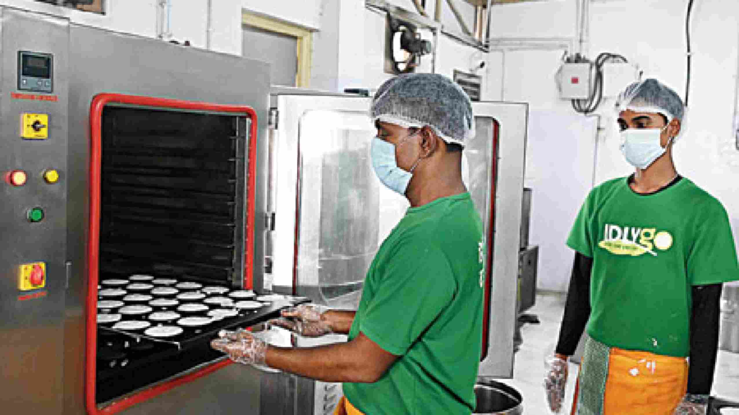 After pre-heating the steamer, the tray is placed inside it at a temperature of 100 degrees for 10 minutes