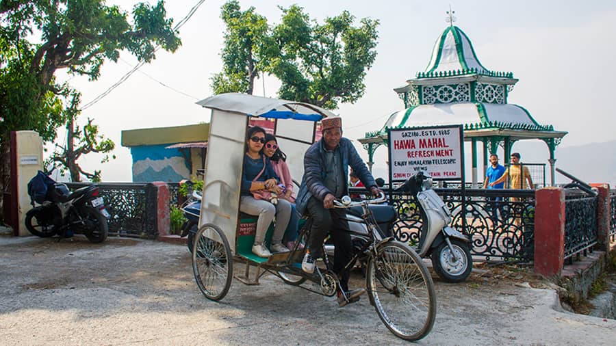 Tourist enjoy a rickshaw ride in front of the Hawa Mahal pavilion