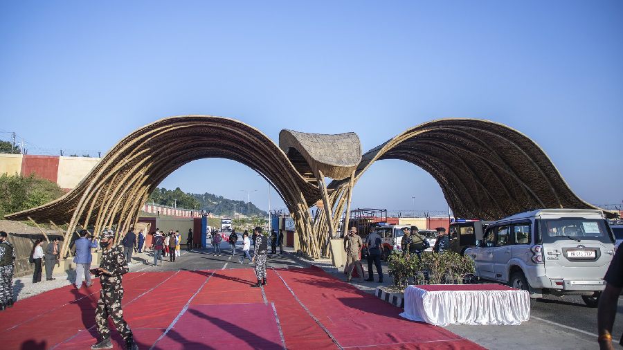 The Great Hornbill Gate of the Donyo Polo airport is a unique structure. It is made up of bamboo and cane and designed by Arunachali architect Aroty Panyang from East Siang district. 