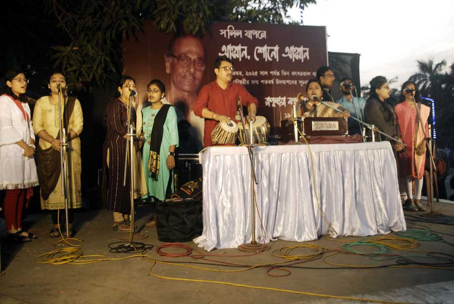 A cultural performance in progress as part of Salil Chowdhury’s birth centenary celebrations at Ranu Chaya Mancha on Saturday. The legendary music composer and lyricist’s birth centenary will be celebrated in 2025