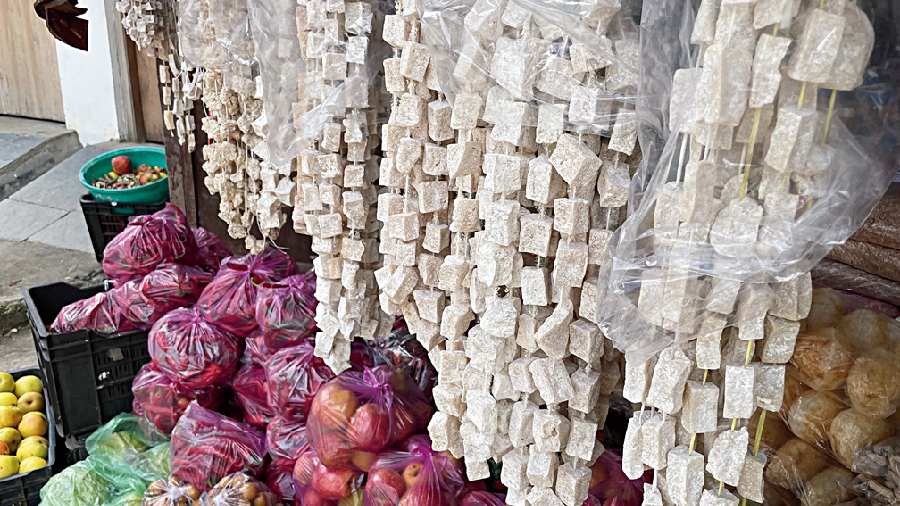 Chogos at a roadside shop