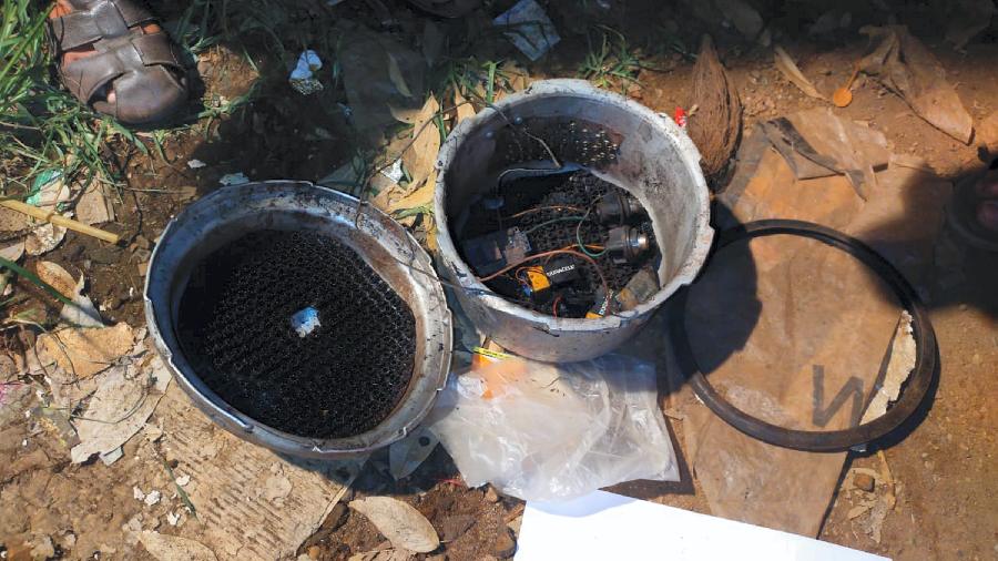 A cooker fitted with detonator, wires and batteries found during the investigation after an explosion in an auto-rickshaw in Mangaluru, Sunday, November 20, 2022.