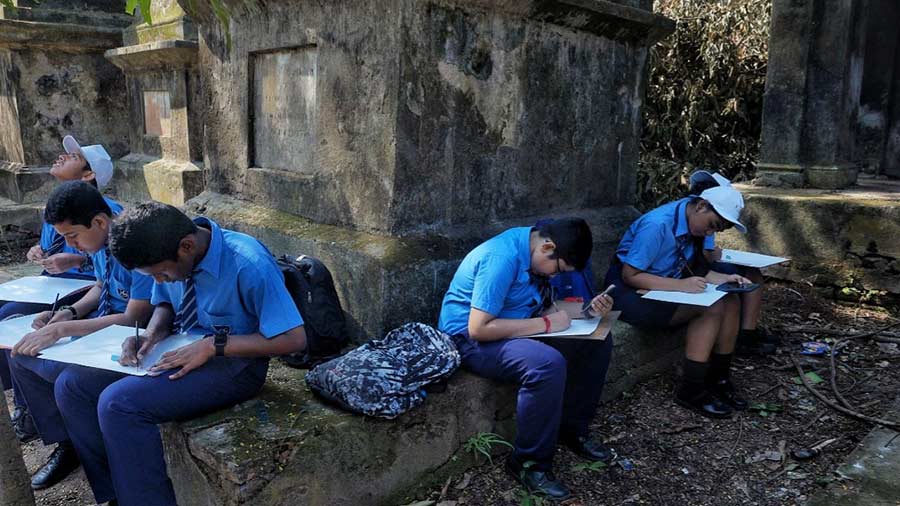 Students sketching at the cemetery 