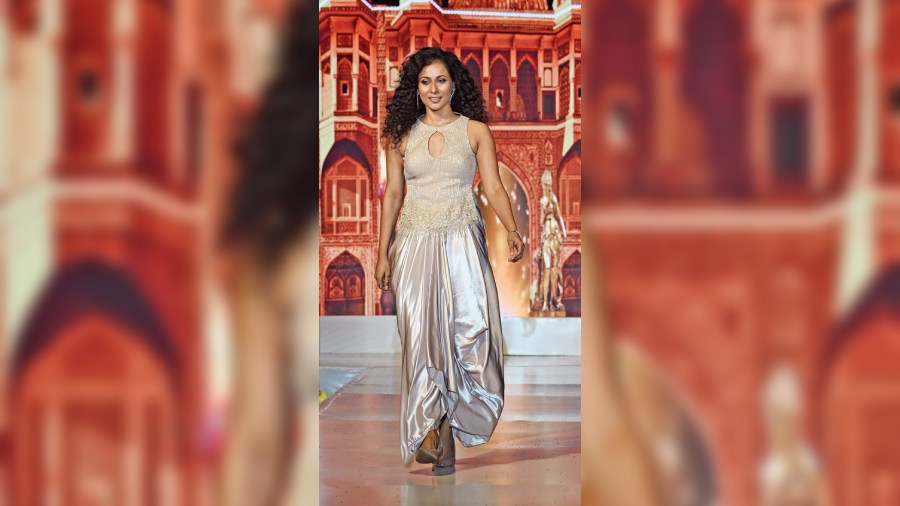 Ushoshi Sengupta sported a winter-party-favourite metallic look  in a draped skirt paired with a sequinned and fringe lace halter top