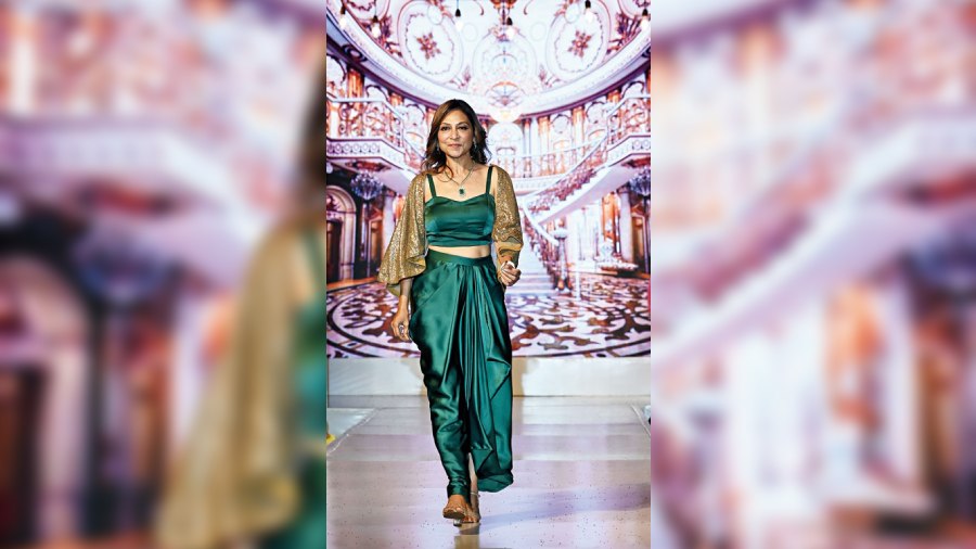 Shruti Mohta sported the trendy jewel tone in an emerald draped skirt and blouse, paired with gold sequinned cape