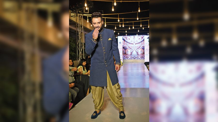 Shaheb Bhattacherjee looked regal in the blue and gold Indo western and dhoti outfit detailed with sequin and tone-on-tone resham embroidery