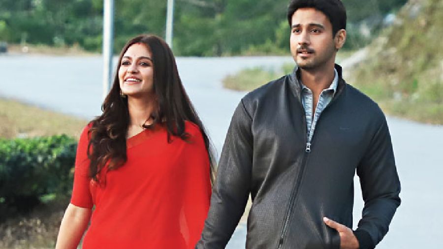 Priyanka as Hiya and Yash as Arjun