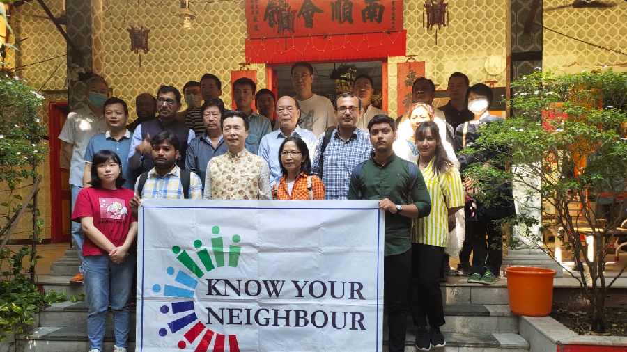 Participants with the Chinese consul general (third from left in front row), Zha Liyou, at Nam Soon Church