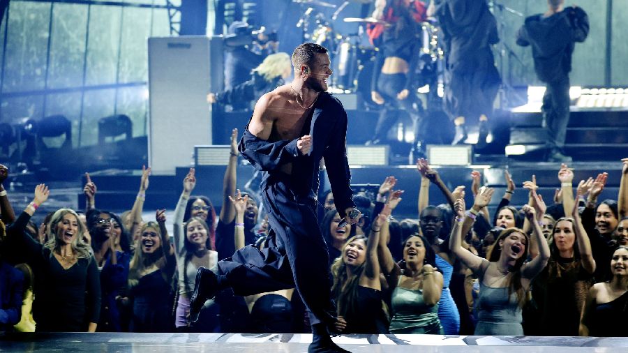 Imagine Dragons gave a head turning performance at the AMAs. 