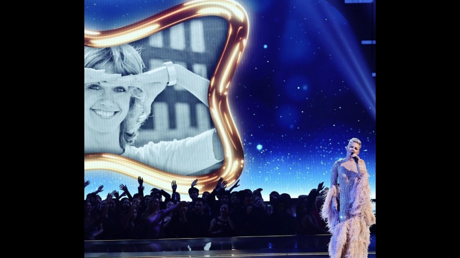 Pink pays tribute to the late singer Olivia Newton-John by singing 'Hopelessly Devoted To You' at the award show. 