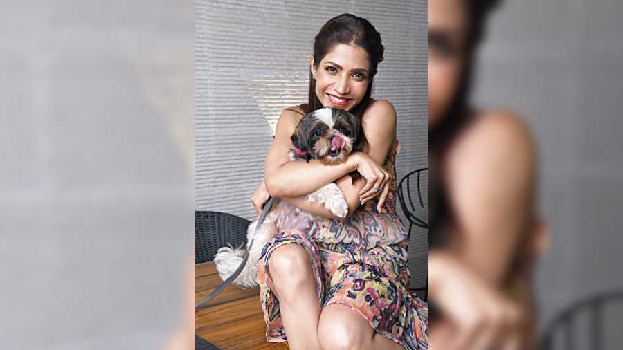 Actress Richa Sharma posed with her Shih Tzu, Fendi