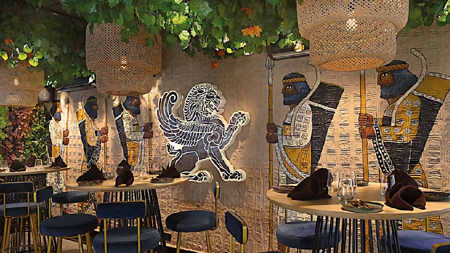 The ornamental lighting and the walls are eye-catchers. Inspired by Babylon, they feature brick carvings that have been done by hand and have paintings that remind you of an era gone by