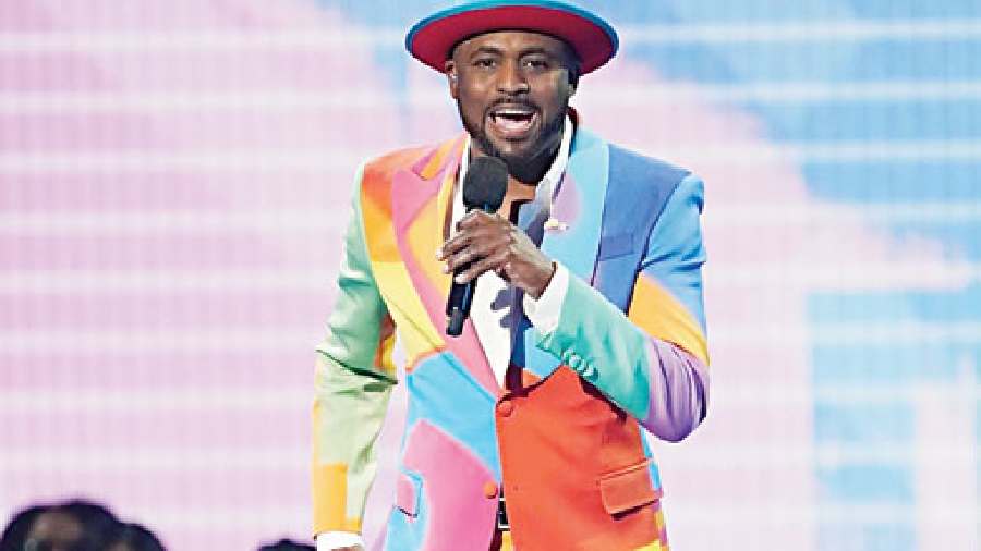 Host for the night, comedian Wayne Brady, not only kept the audience entertained with his quips but also delivered a rousing music performance