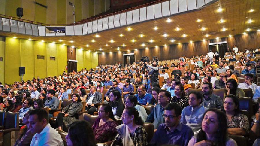 The full-house audience at Kala Mandir listened in rapt attention to Karan Kakkar’s talk on how to reverse diseases with the right nutrition and the power of the mind