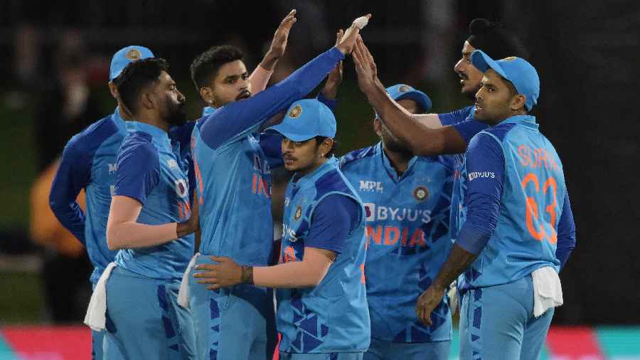 India clinched the three-match T20 series against New Zealand