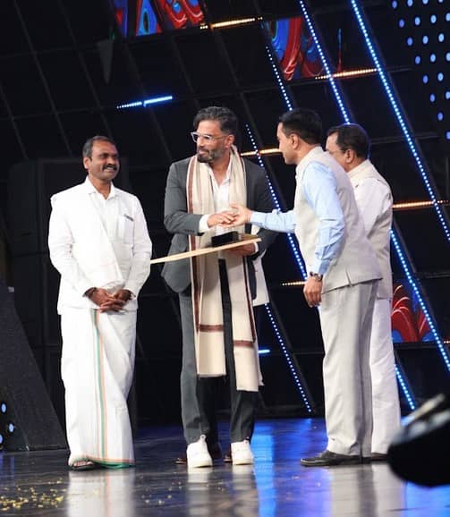 Suniel Shetty was also honoured for his years of contribution to Indian cinema.  
