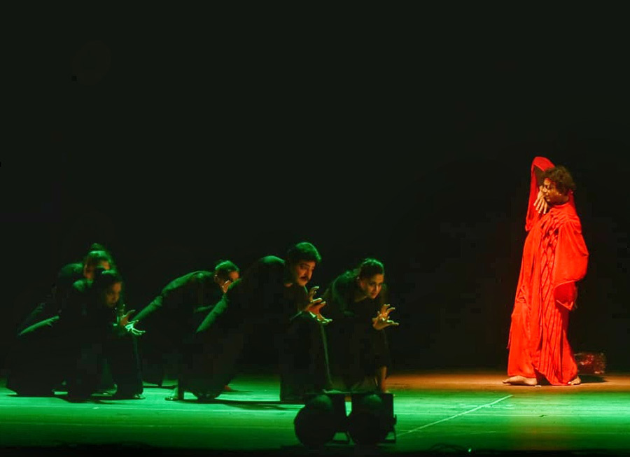 A performance in progress at the 40th anniversary celebrations of the Dancers’ Guild, Kolkata, at Purbashree, Eastern Zonal Cultural Centre (EZCC). Gianluca Rubagotti, Italian Consulate General of Kolkata, inaugurated the event