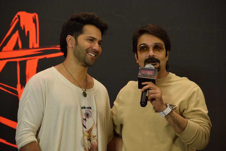 Prominent Bengali actor Prosenjit Chatterjee was also present at the promotions and he shared the stage with the Bhediya cast members. 