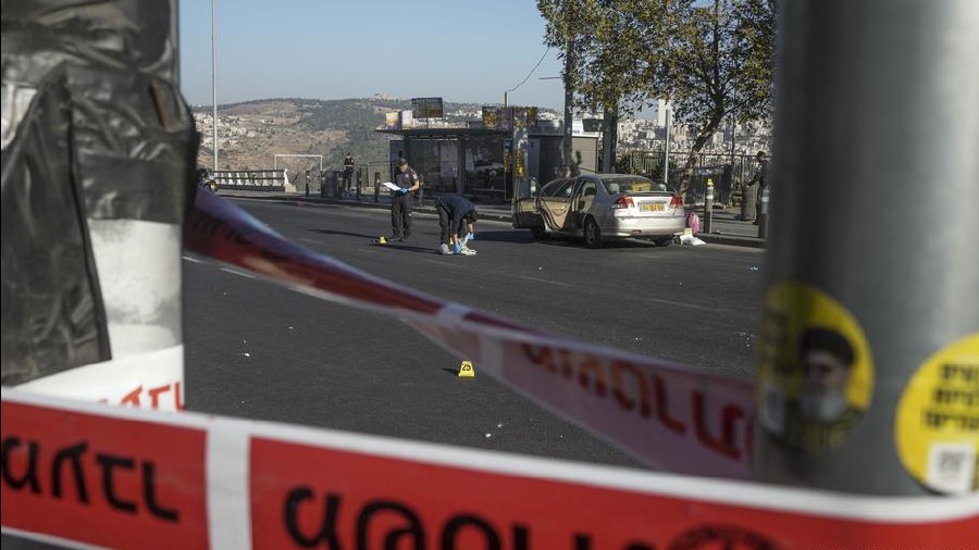 sraeli police are investigating a suspected combined attack after two explosions at Jerusalem bus stops