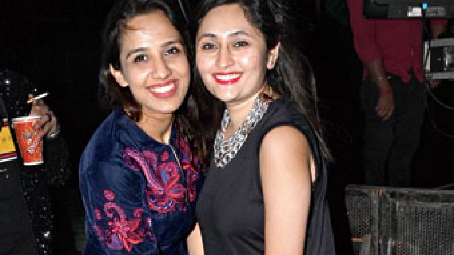 Gazal Chaturvedi (left) came wearing a pretty velvet floral dress with her friend Riddhi Shah.“Hearing King live was an absolute delight. I love him since he was a contestant on MTV Hustle and his songs are extremely groovy. Everything was extremely well-managed for us to dance the night away.”