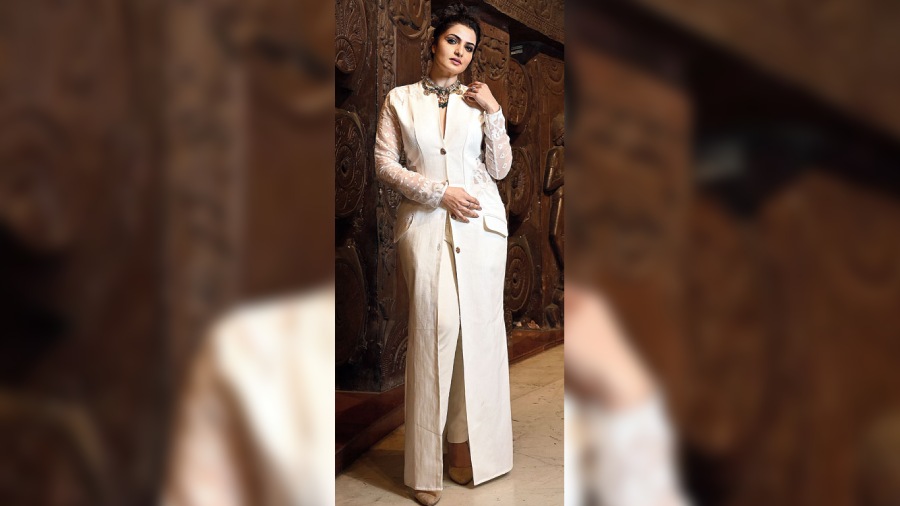Shot in the Bharhut room displaying the railings of the Bharhut stupa, in this shot Tnusree wore a handwoven cotton high-collar jacket dress, designed with jamdani detailing on the sleeves, panels and embroidery