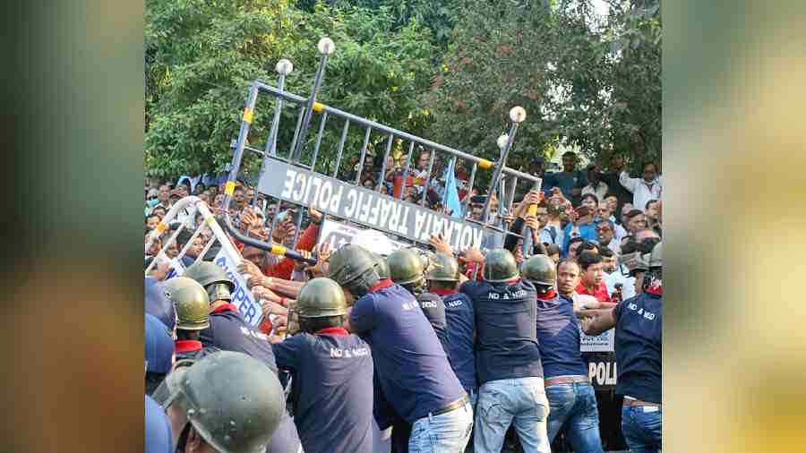 Protesters clash with the police on Rani Rashmoni Avenue on Wednesday