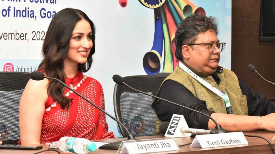 (R-L) Director Aniruddha Roy Chowdhury and lead actress Yami Gautam discuss their feature film Lost, which was screened in the Indian Panorama at IFFI. 