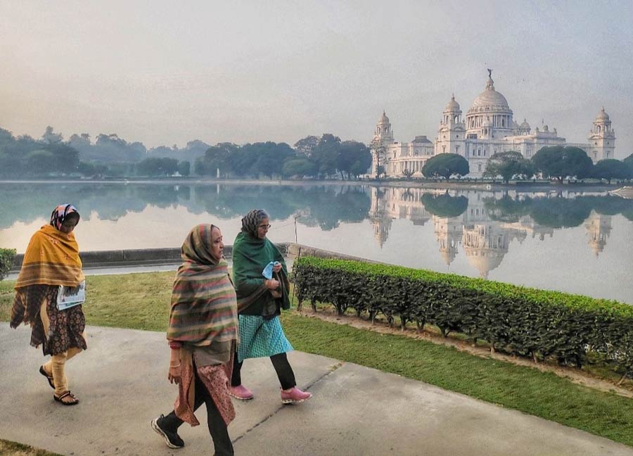 As temperatures continue to dip, Kolkatans, layered up in winter clothes, enjoy the nip in the air in front of the Victoria Memorial on Thursday morning