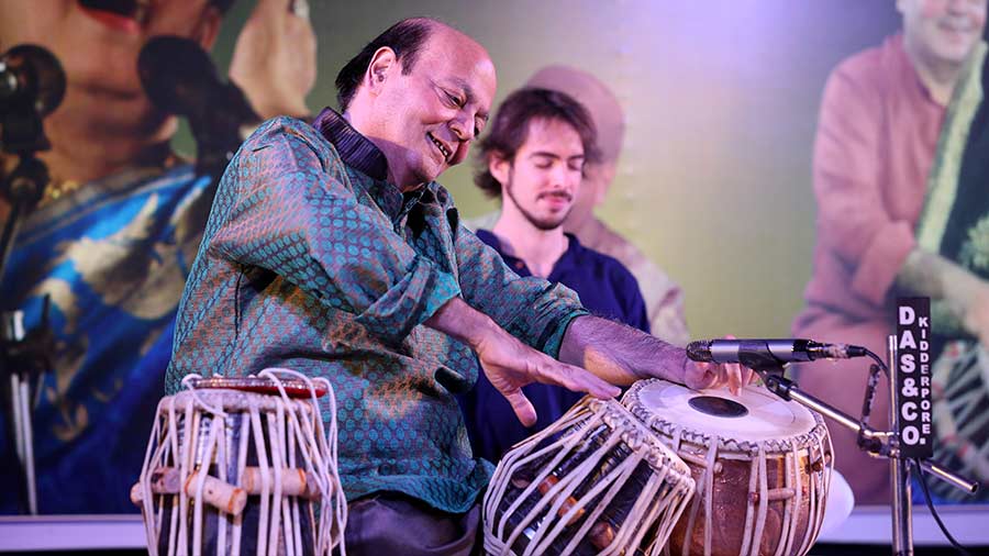 Ustad Sabir Khan in full flow