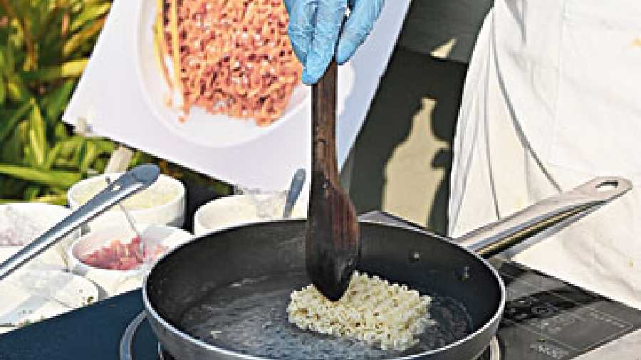 Another live counter that was a hit with diners was the Maggi and eggs counter where you could order a range of variants ranging from masala to veggie, eggs or even simple plain Maggi. Served hot, right under the winter sun