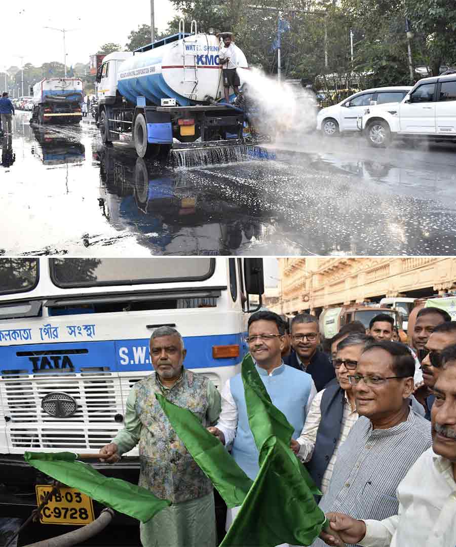 Water sprinkling vehicles and mechanical sweepers to suppress road dust were flagged off by Kolkata mayor, Firhad Hakim, and Debashis Kumar, member, mayor-in-council on Saturday. The project has been undertaken by the West Bengal Pollution Control Board, department of environment