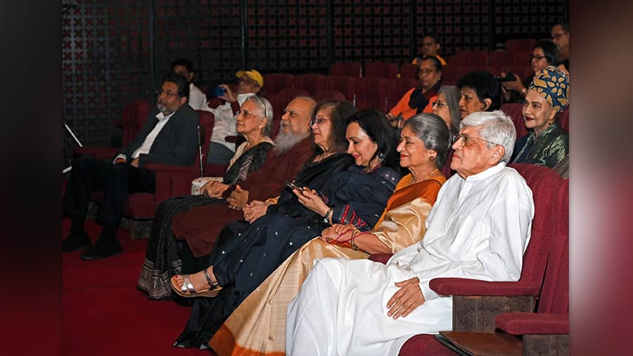 (R-L) Gopalkrishna Gandhi and Tara Gandhi with Madhu Neotia, Rakhi Sarkar, Shuvaprasanna, Uma Dasgupta and Harsh Neotia