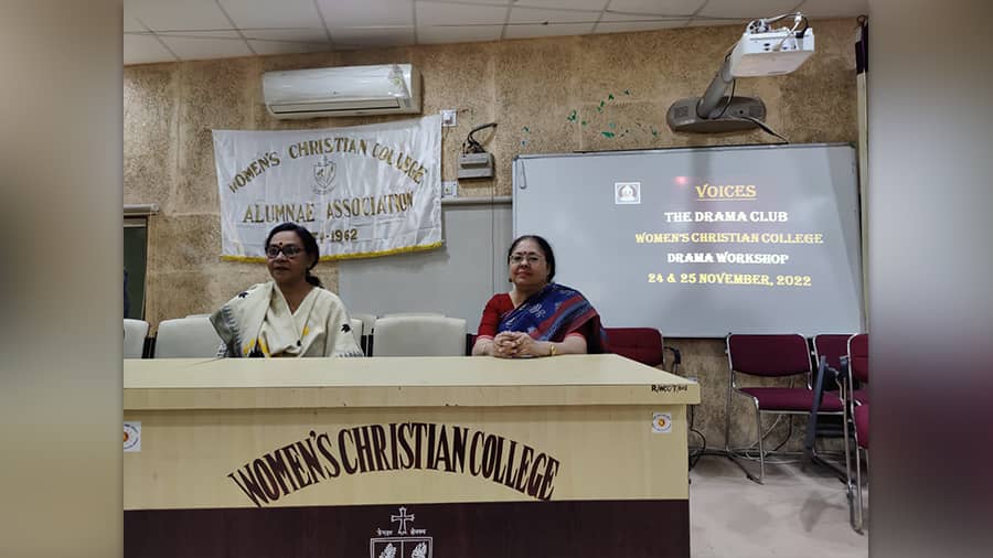 Sima Mukhopadhyay (left)  and Ajanta Paul (right) at the workshop