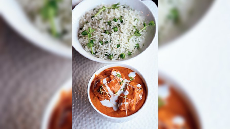 Peas pulao and Chicken Butter Masala is a soul-food combo. The rich, creamy texture of butter chicken served with the aromatic pulao is a sure winner!