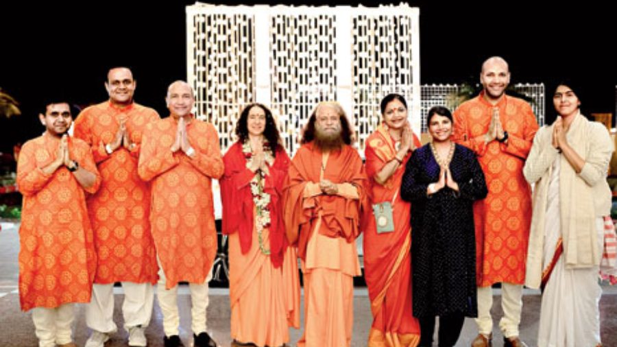 Spiritual leaders Swami Chidanand Saraswati and Sadhvi Bhagawati Saraswatiji with Alcove Realty project leaders