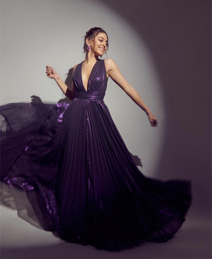 Styled by Tanya Gharvi, Alaya F wore a metallic purple gown with crystal jewellery. 