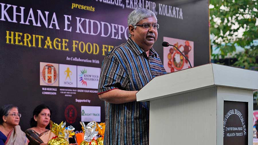 Chief Speaker Nilanjan Hazra speaking at Khana-e-Kidderpore heritage food festival in the school campus of Government Girls’ General Degree College in Ekbalpore