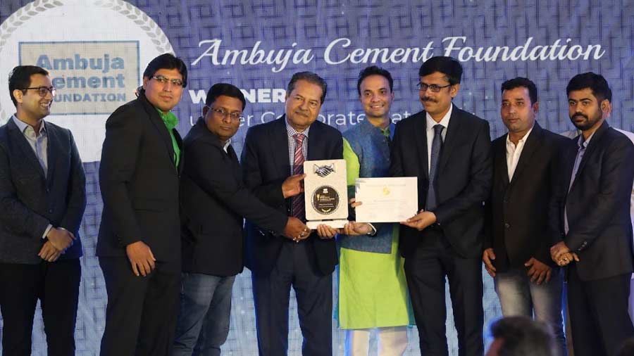 Representatives of Ambuja Cement receiving the award for Social Leadership Award (corporate)