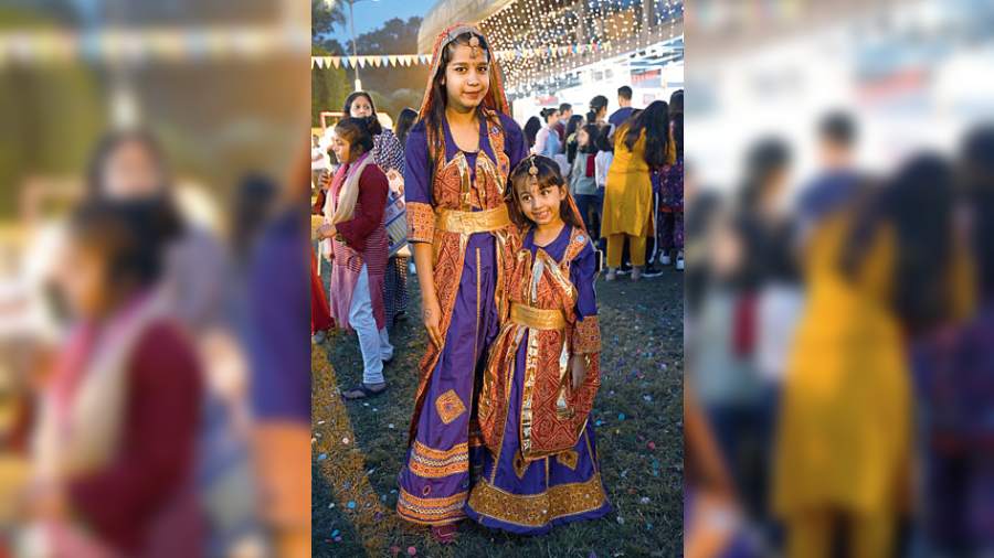 We spotted Prisha and her sister Samriddhi Ganeriwal twining in traditional lehnga choli. How cute!
