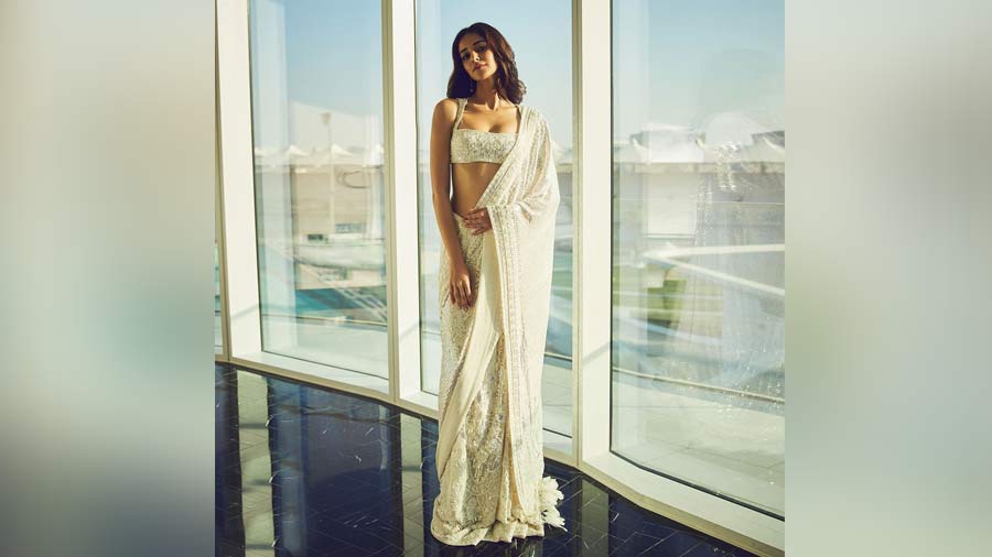 Sequins in white — innocence and oomph combo: Go pristine white with a dash of sequins to add to the glam quotient. Team up the sari with an empire-neck blouse or a halter, keep the makeup dewy and accessories minimal — and you have a showstopper lookbook channelling the inner diva in you.