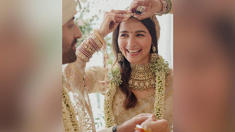 Ditch the lehenga for an ethnic organza: Alia Bhatt’s wedding OOTD refuses to stop being the talk of the town, every time we say ‘shaadi’. The pastel ivory organza sari with golden embroidered borders is a serene option if you want to go for a ‘less is more’ attire on your special day.