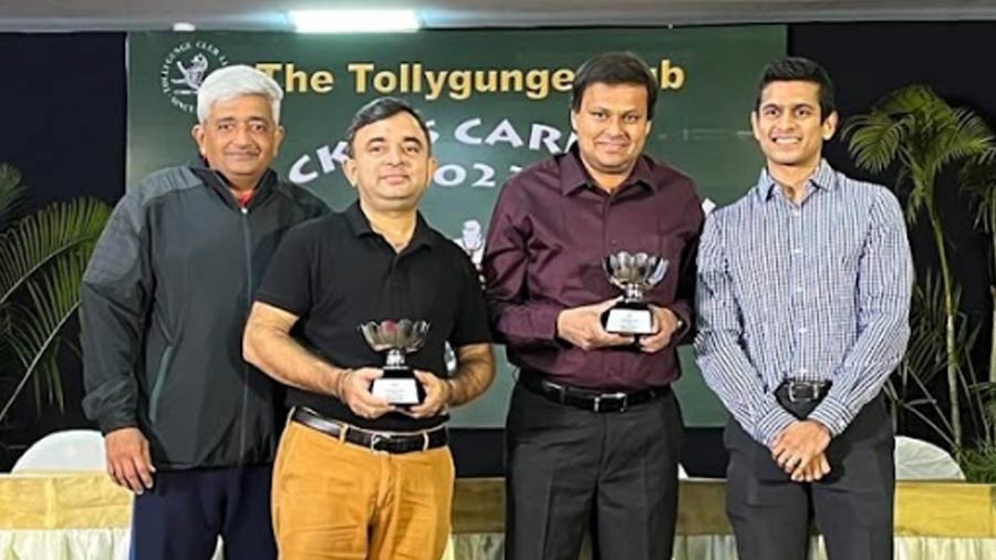 Saurav Roy and Vikram Saha collect their awards from Brig Ganapathy (extreme left) and Saurav Ghosal (extreme right) during the prize distribution ceremony