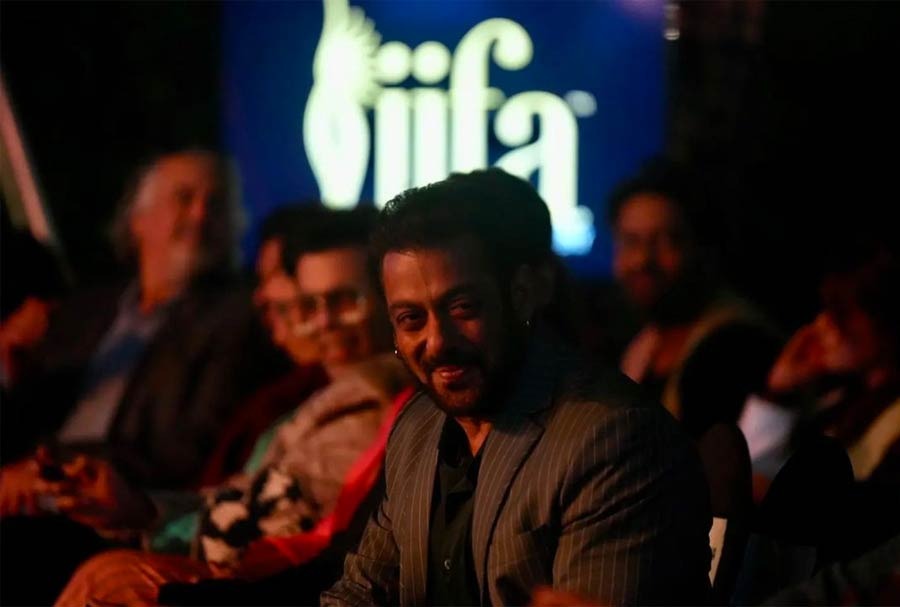 Salman Khan looked dashing in a pinstripe suit. His smile charmed the audience at the event.