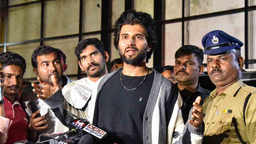 Vijay Deverakonda - Actor Vijay Deverakonda grilled by ED in money laundering case - Telegraph India